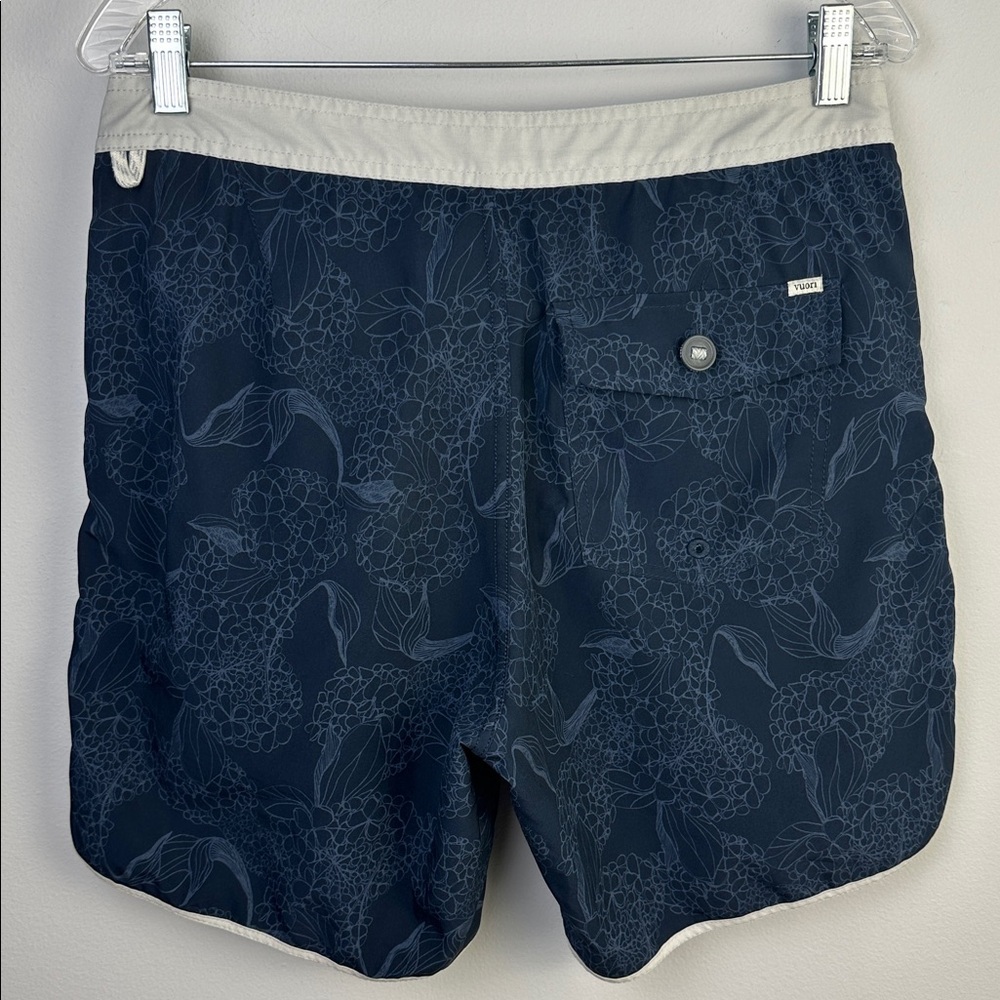 Vuori Cruise Boardshorts Ink Hydrangea Size 30 Summer Beach Vacation Men’s Short - Picture 10 of 16
